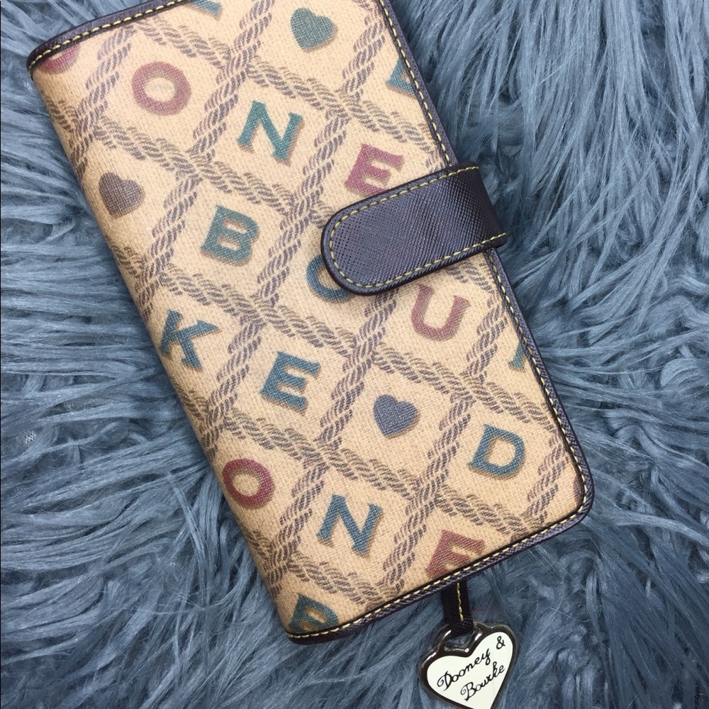 Dooney & Bourke wallet